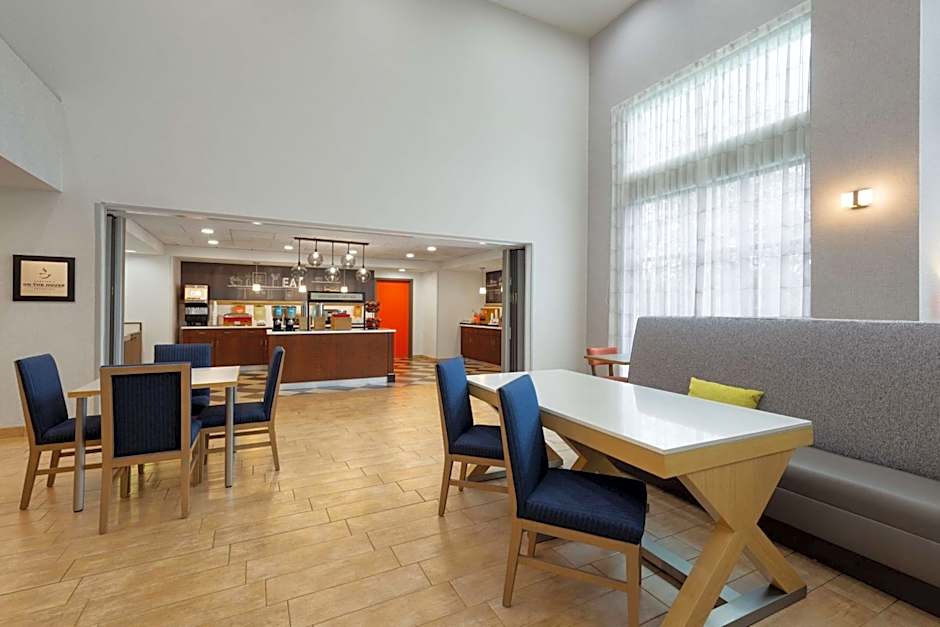 Hampton Inn By Hilton And Suites Harrisburg/North, Pa