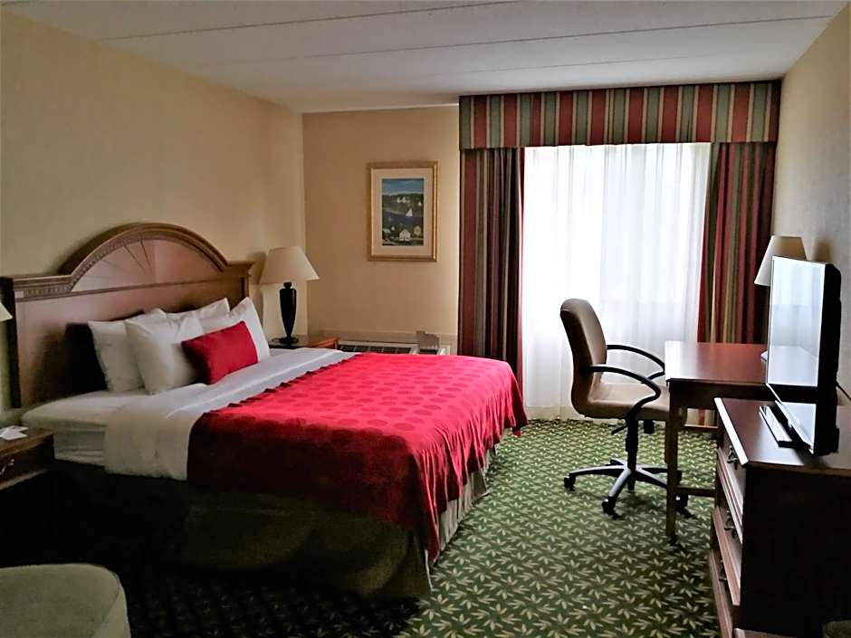 Mystic River Hotel & Suites