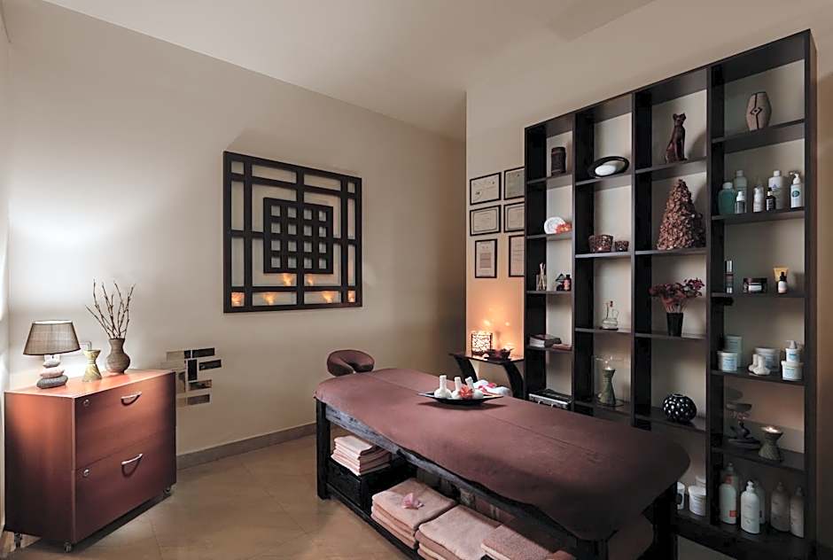 Ani Plaza Hotel