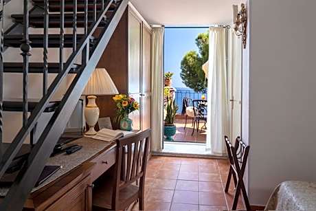 Triple Room with Sea View