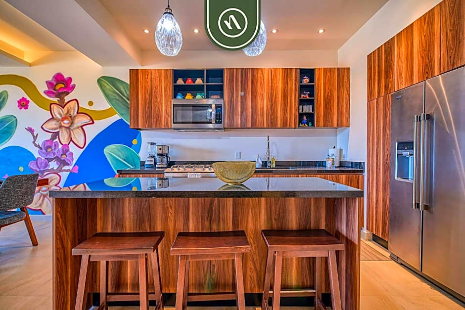 Cozy Apt with Private Terrace - Rooftop Pool