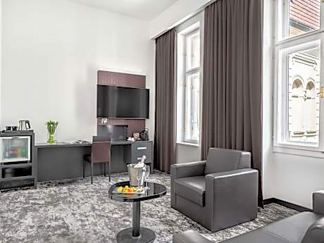 Junior Suite with One King Bed and Sofa