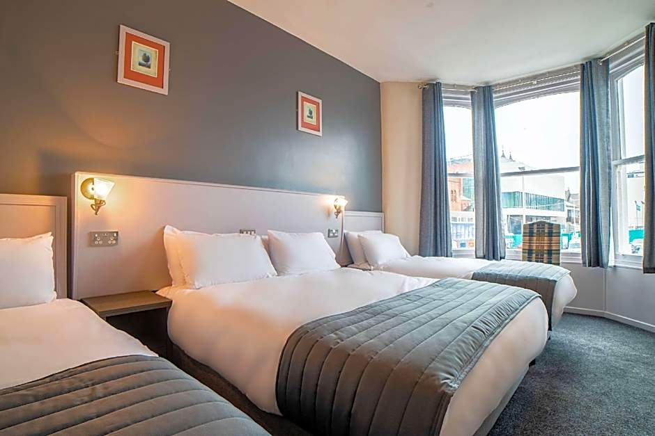 Photo 1 of 4 of 1 Double Bed and 2 Twin Beds