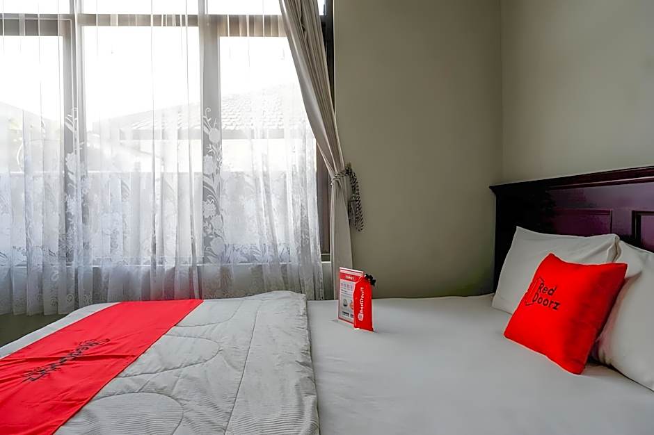 RedDoorz Syariah near Menara Kudus