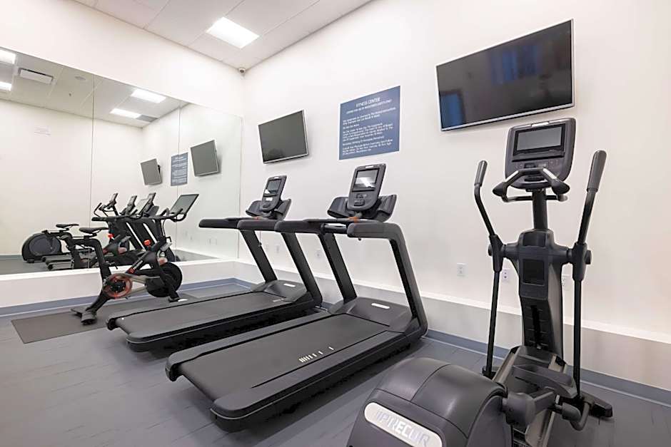 DoubleTree by Hilton Calgary North