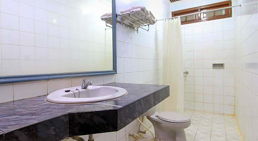 RedDoorz near Klaten Train Station