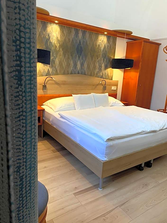 Gizella Hotel and Restaurant