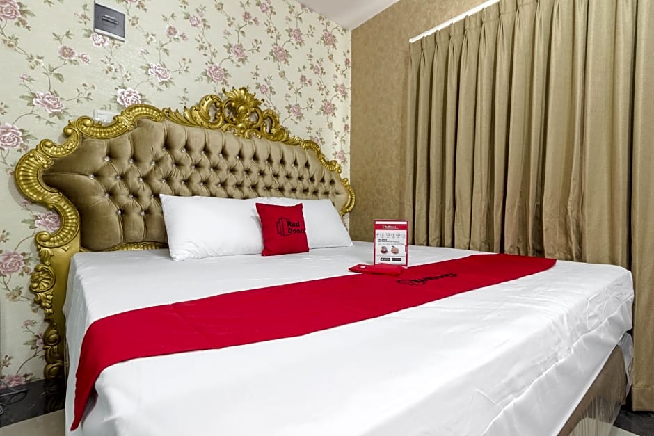 RedDoorz Plus @ Cipete Damai