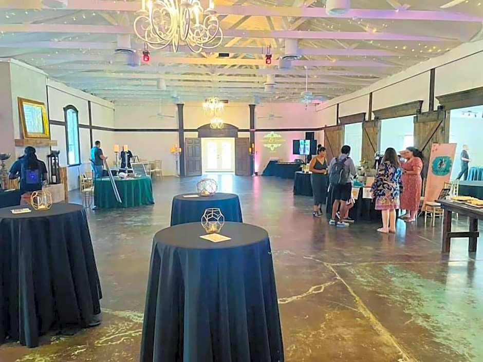 Towering Oaks Event & Retreat Center