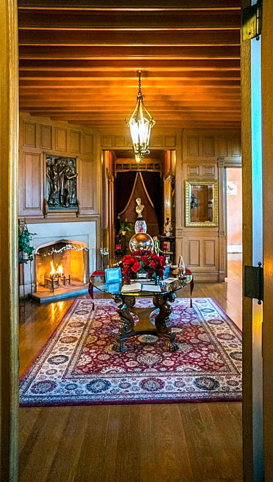 Alexander Mansion Bed & Breakfast