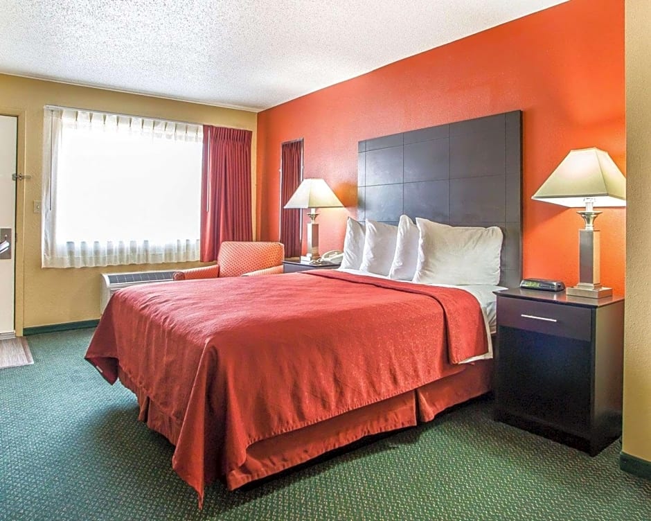 Quality Inn Morton at I-74