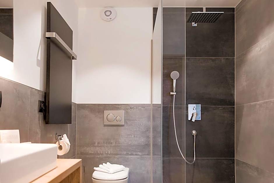 Patrix Hotel, Restaurant, Bar