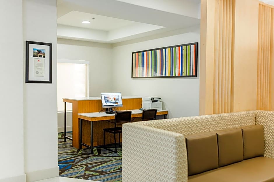 Holiday Inn Express Hotel & Suites Greenville By IHG