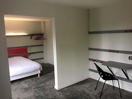 1 Double Bed 1 Single Bed