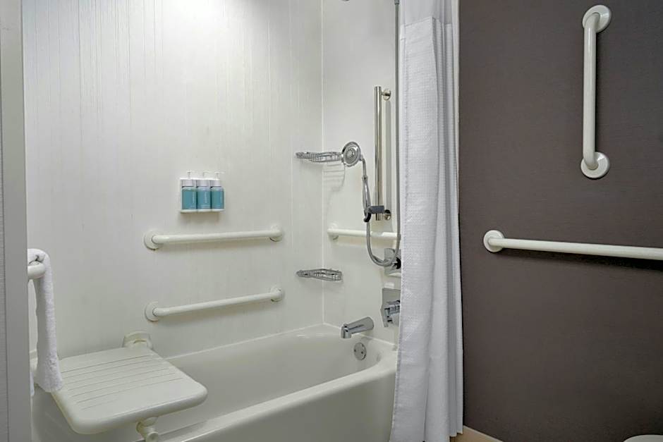 Courtyard by Marriott Erie Bayfront