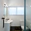 Hananui Lodge and Apartments