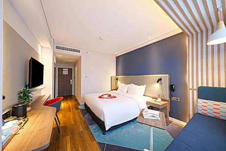 Standard King Room with Lake View