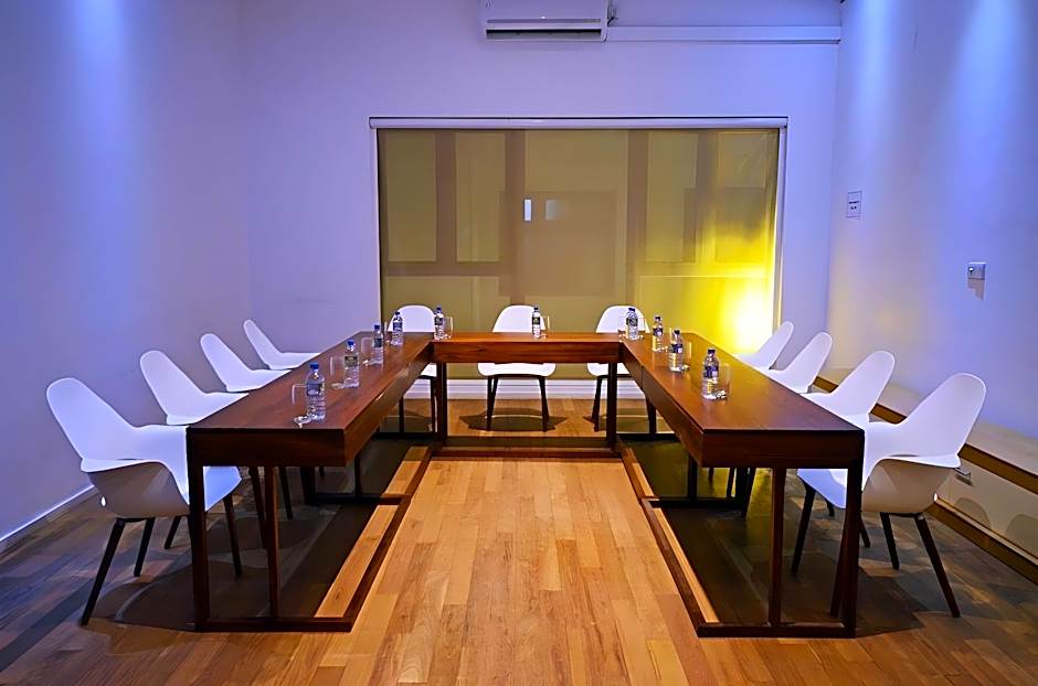 Ocean Edge Suites & Hotel Colombo