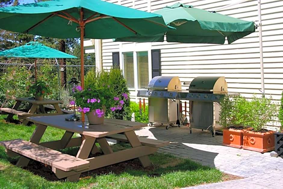 Lodge at Kingsbury Crossing