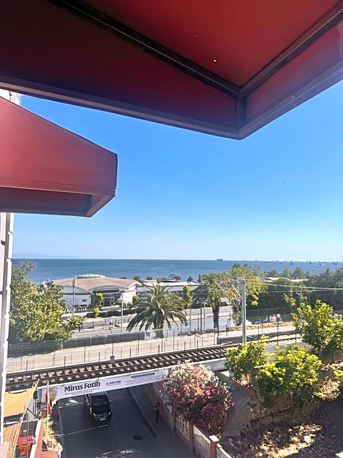 GOLDEN PALACE SEA ViEW