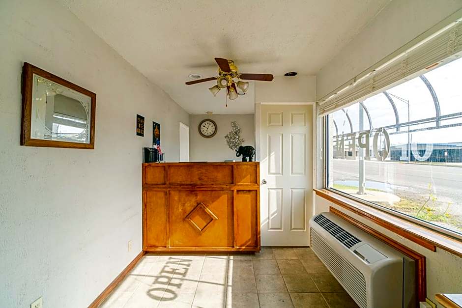 Budget Inn by OYO Frederick US-183