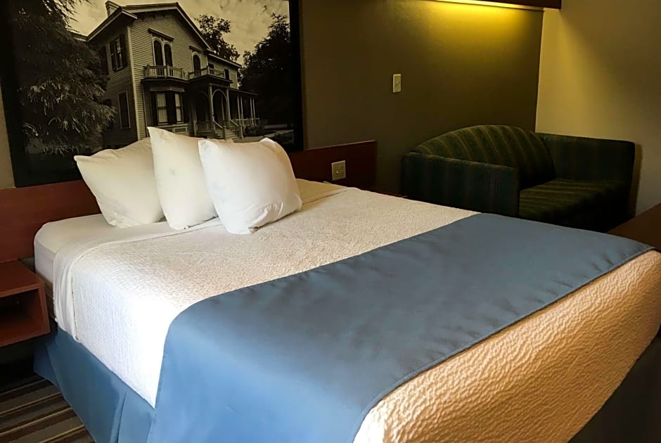 Super 8 by Wyndham Harbison/Parkridge Hospital