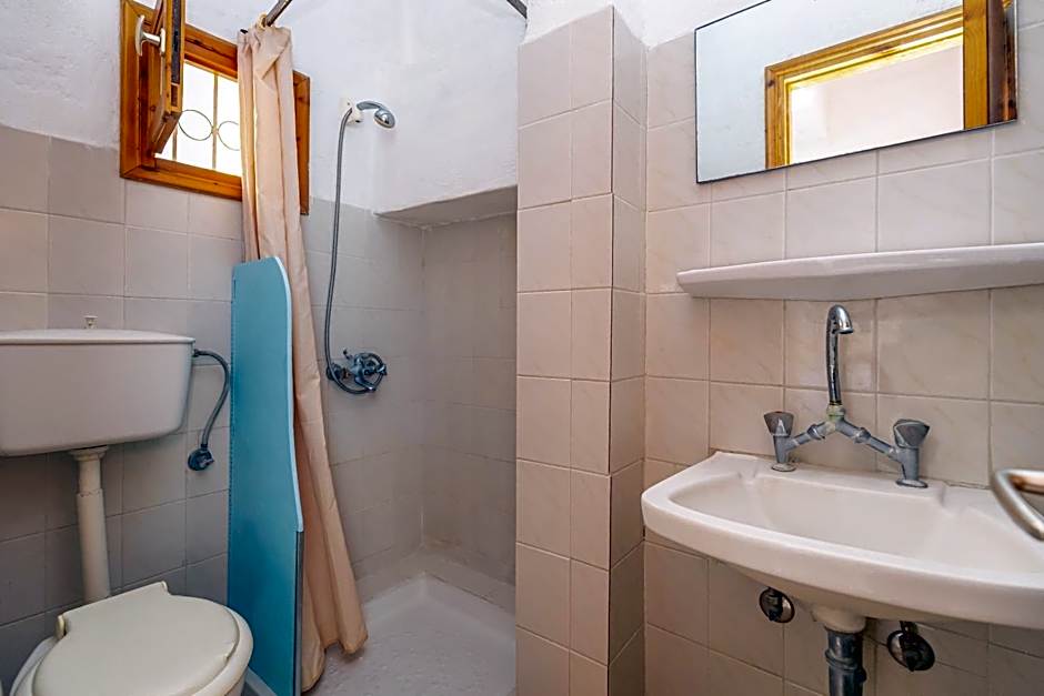 Alexandros Studios by Estia