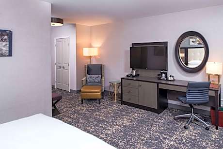 Queen Room with Two Queen Beds with Bath Tub - Mobility and Hearing Access