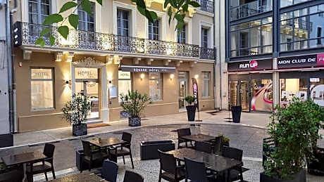SQUARE HOTEL