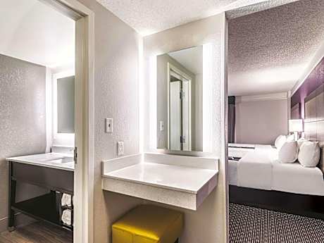 2 Queen Beds, One Bedroom Suite, Non-Smoking