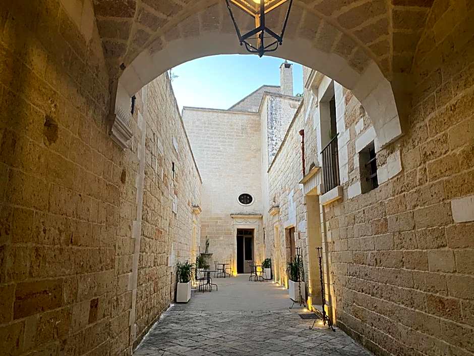 Palazzo de Carlo e il parco dei 7 pozzi