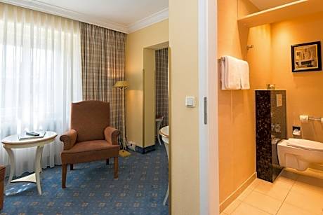 Deluxe Double Room with Lake View and Balcony