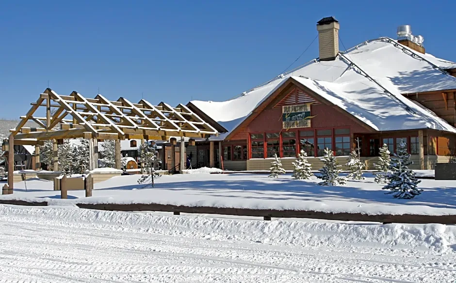 Old Faithful Snow Lodge & Cabins