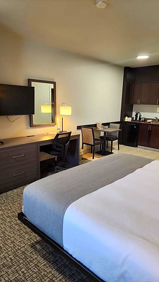 BCMInns - Lac La Biche