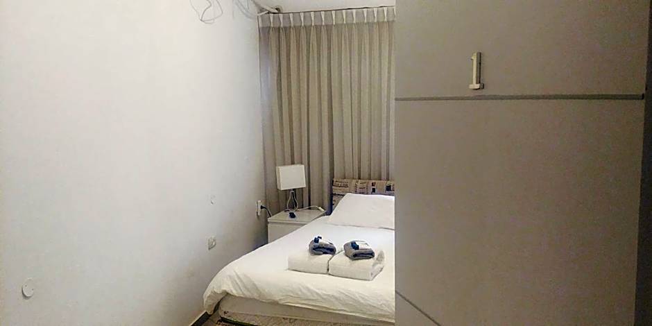 Begin19 Apartments & Hostel