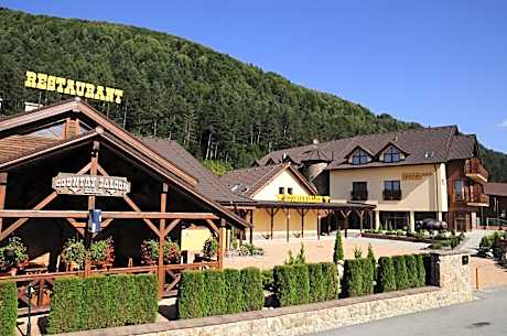 Country Saloon Belá