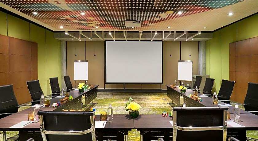 Pullman Jakarta Central Park Hotel