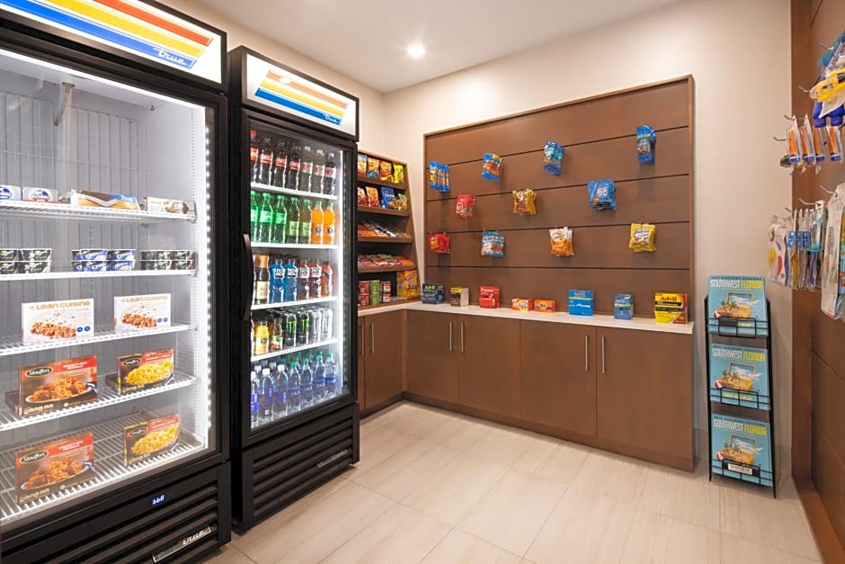 Holiday Inn Express & Suites Ft Myers Beach-Sanibel Gateway By IHG