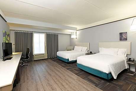 2 Queen Hearing Accessible Room