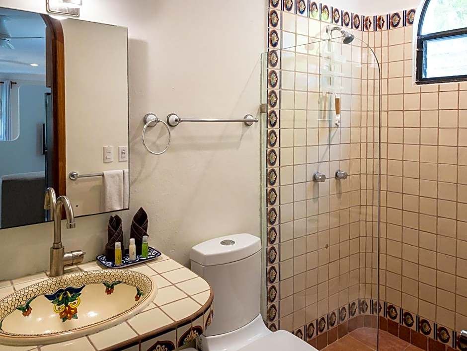 Casa Sonoma - Charming Condos Minutes from Beach & Reef