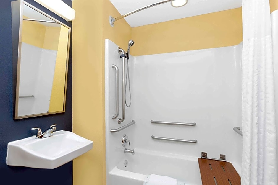 Microtel Inn & Suites by Wyndham Kearney