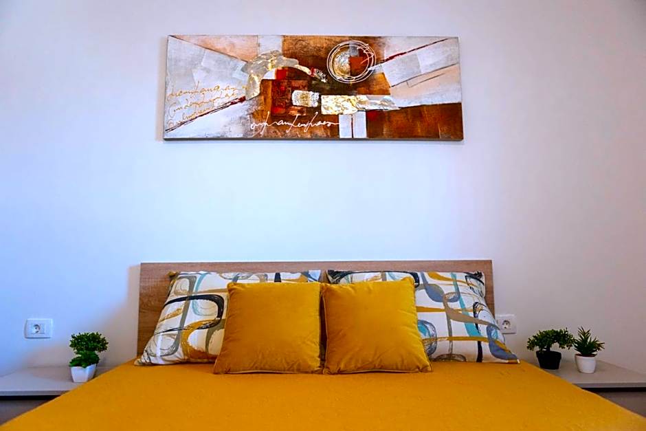 Apartment - free parking in garage , mountain and seaview , quiet neighbourhood