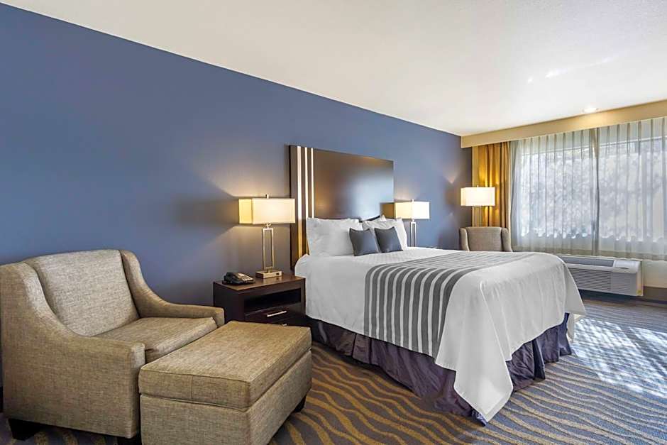 Best Western Plus Edmonds Harbor Inn