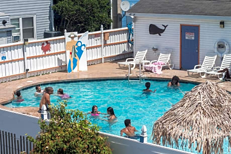 Queen Suite with Pool View