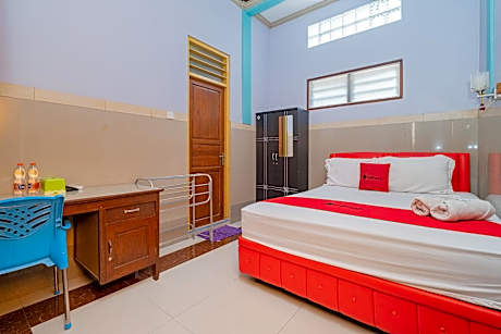 RedDoorz Syariah near Alun-Alun Bojonegoro