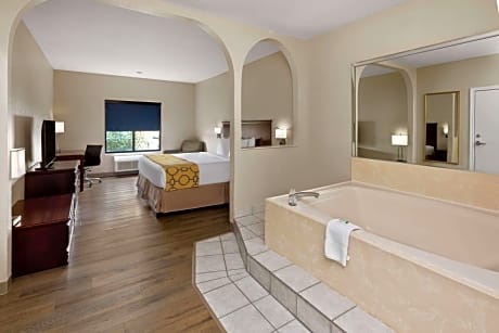King Suite with Jetted Tub - Non-Smoking