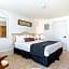 Lowes Wharf Marina Inn