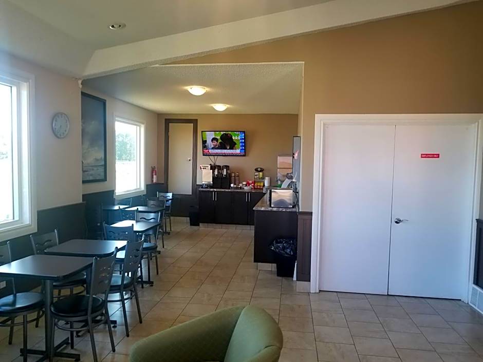 Super 8 by Wyndham Smoky Lake