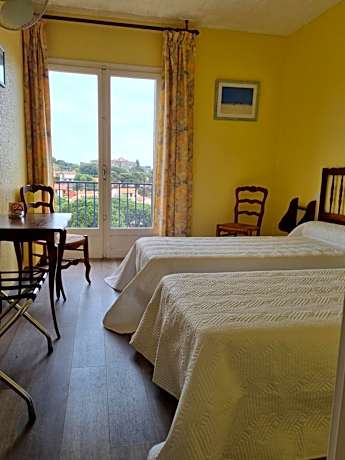 Standard Twin Room with Sea View