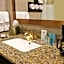 Hampton Inn By Hilton & Suites Winnie